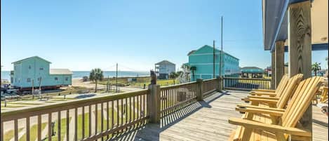 Expansive deck with gorgeous Gulf views!