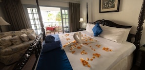 Unit with 1 King size bed. Exact unit will be assigned upon arrival. Views, colors and decor may vary.