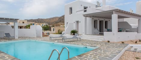 Beautiful Naxos Villa | 4 Bedrooms | Beachfront Villa | Private Pool & Astounding  Sea View | Plaka