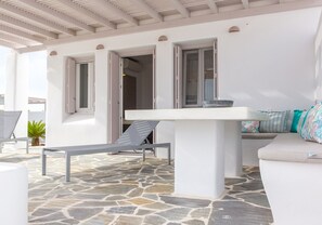 Beautiful Naxos Villa | 4 Bedrooms | Beachfront Villa | Private Pool & Astounding  Sea View | Plaka