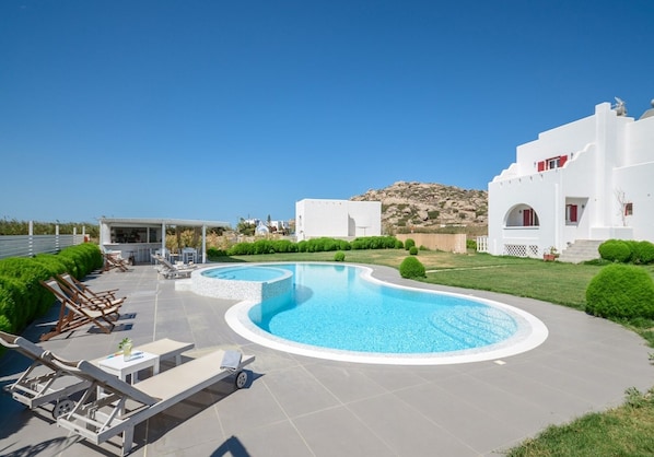 Beautiful Naxos Villa | 4 Bedrooms | Silver Villa | Wonderful Mountain View & Access to Swimming Pool | Plaka