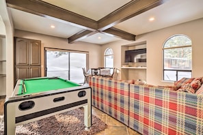 Additional Living Area | Smart TV w/ Cable | Pool Table