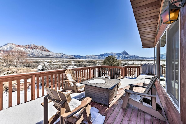 Apple Valley Vacation Rental | 3BR | 2BA | 2,038 Sq Ft | Stairs Required