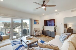 Living Area | Queen Sleeper Sofa | Smart TV w/ Cable