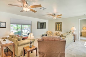 Living Room | Queen Sleeper Sofa | Flat-Screen TV | Central Air Conditioning