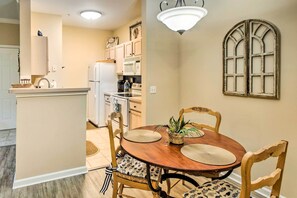 Dining Area | Kitchen