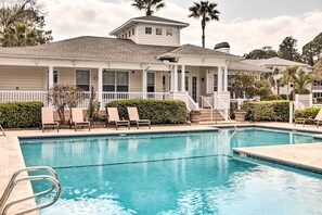 Community Outdoor Pool