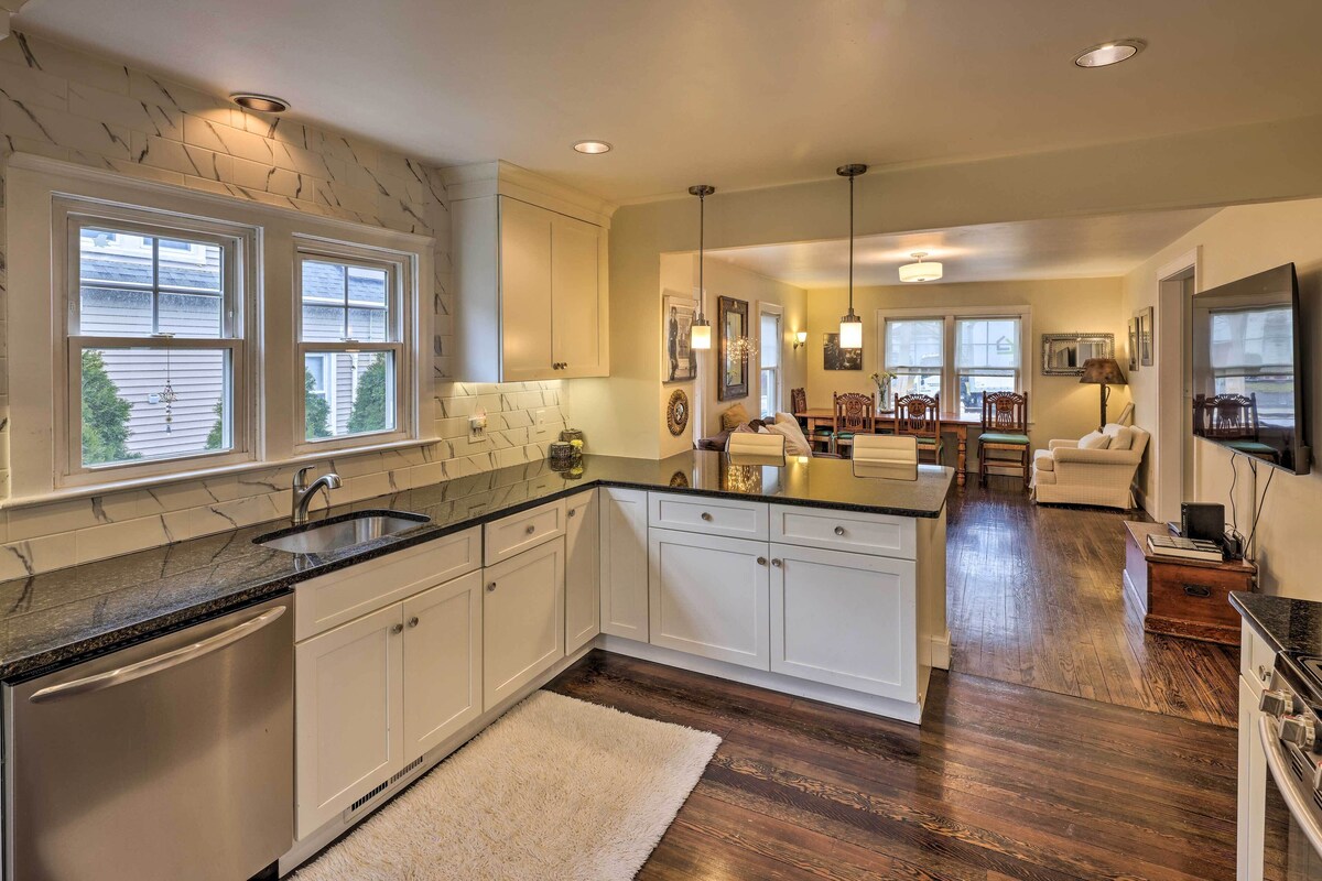 Bridgeport Vacation Rental – Walk to Beach!