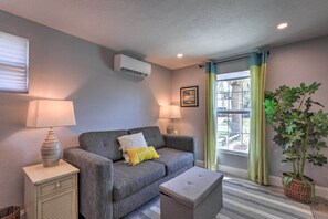 Living Area | Central A/C | Free WiFi