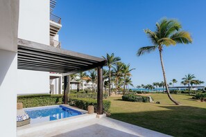 Balcony / Terrace,Swimming pool