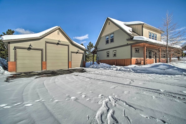 McCall Vacation Rental | 4BR | 2.5BA | Stairs Required | 2,320 Sq Ft