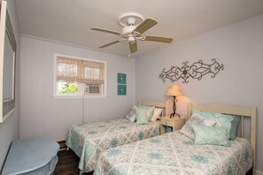 Bedroom w/ Two Twin Beds