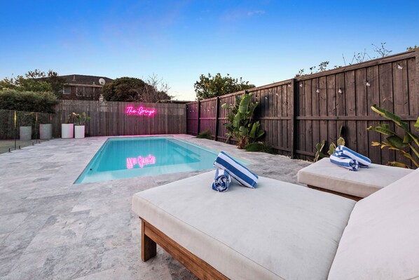 Pool/Sun Lounge
