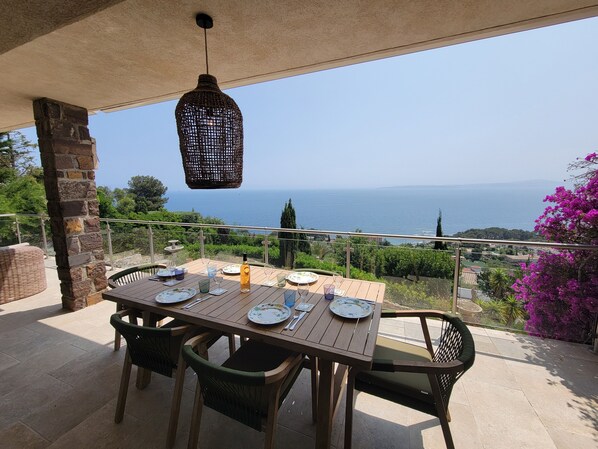 -img.tag.terrace-