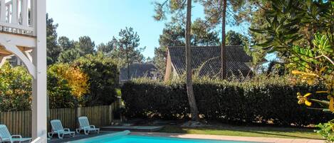 Swimming Pool, Property, Real Estate, House, Backyard, Leisure, Building, Vacation, Tree, Home