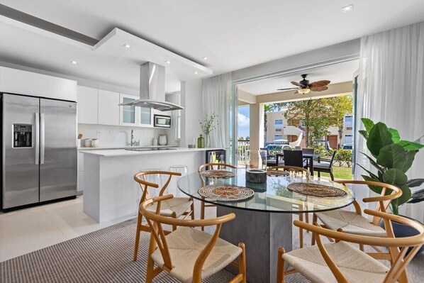 6 person dining table