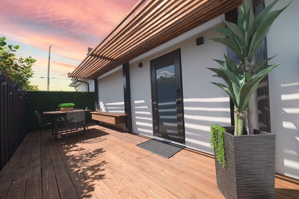Outdoor dining