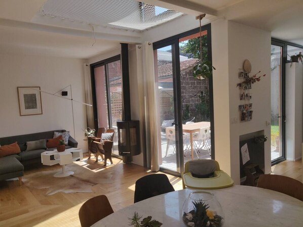 Salon / SAM