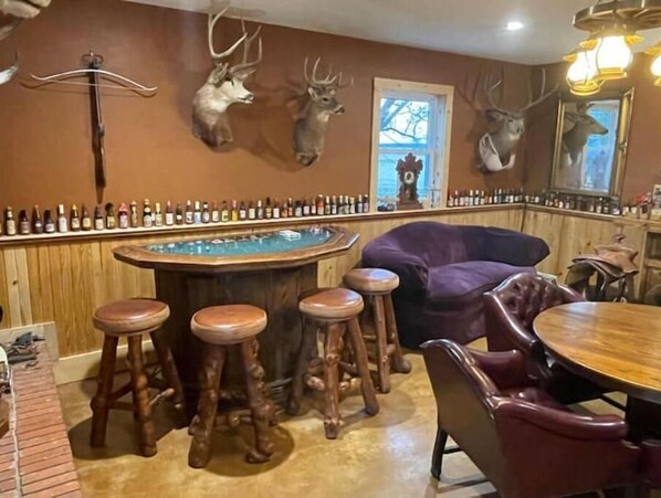 Saloon room/poker table
