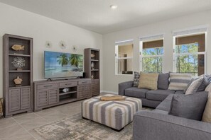 7664 Oakmoss Loop (2).jpg