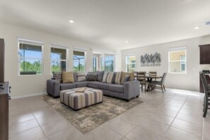 7664 Oakmoss Loop (3).jpg