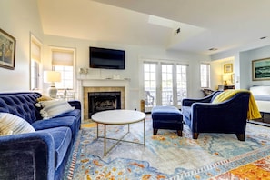 Living Area | Smart TV w/ Cable