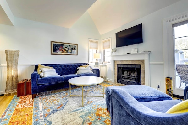Norwich Vacation Rental | 1BR | 2BA | Stairs Required | 864 Sq Ft