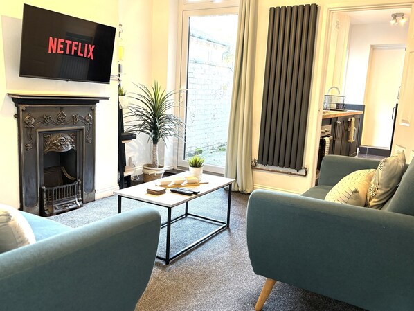 Smart TV with Virgin tv / Netflix & Amazon etc to sign into  