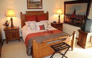 Screen, Lamp, Table Lamp, TV, Bed