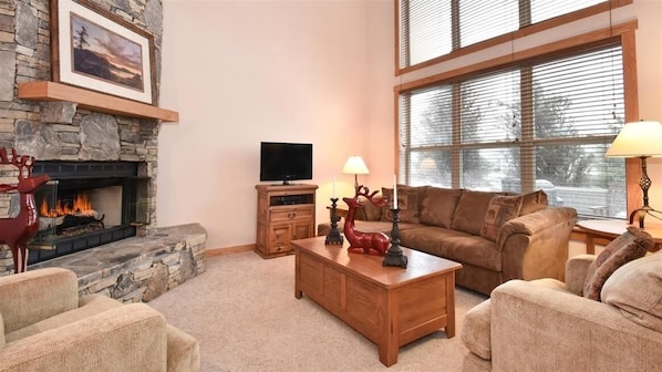 Home Decor, Furniture, Indoors, Living Room, Fireplace