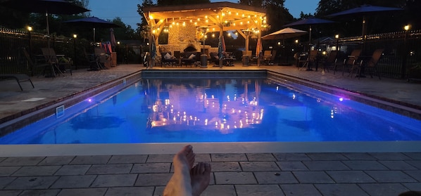 Quiet evenings poolside calm the soul.  Float & stargaze in warm salt water pool