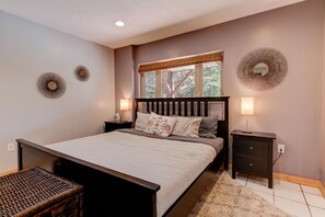 Luxurious King-Sized Bed and matching Bed-side Tables