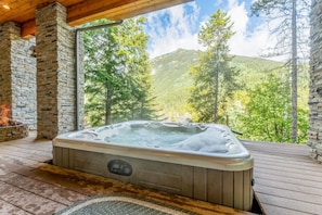 Bañera de hidromasaje al aire libre