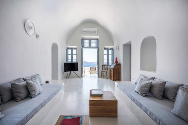 Inspiring Santorini Villa | 2 Bedrooms | Villa A1 | Beautiful Caldera Sunset View & Air Conditioning | Fira
