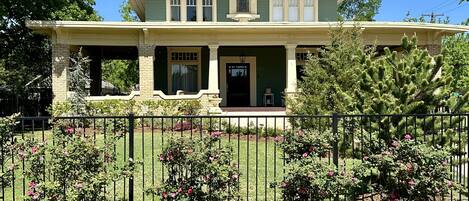 Welcome to the Evergreen Craftsman in historic downtown Forney