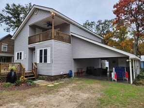 Welcome to The Oakey Dokey. A local neighborhood retreat in Windy Hill!