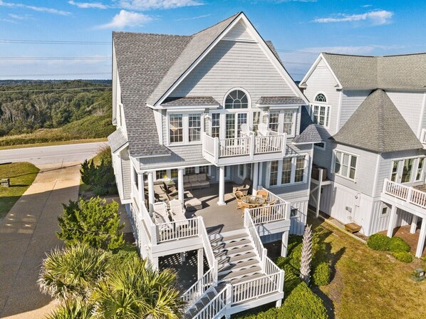 4186 Island Drive - Very Comfortable Porches and Decks