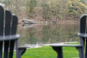 The lake is within walking distance for swimming and sunbathing