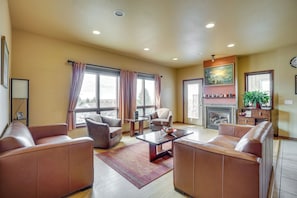 Living Room | Gas Fireplace | Free WiFi | Central Heat & A/C