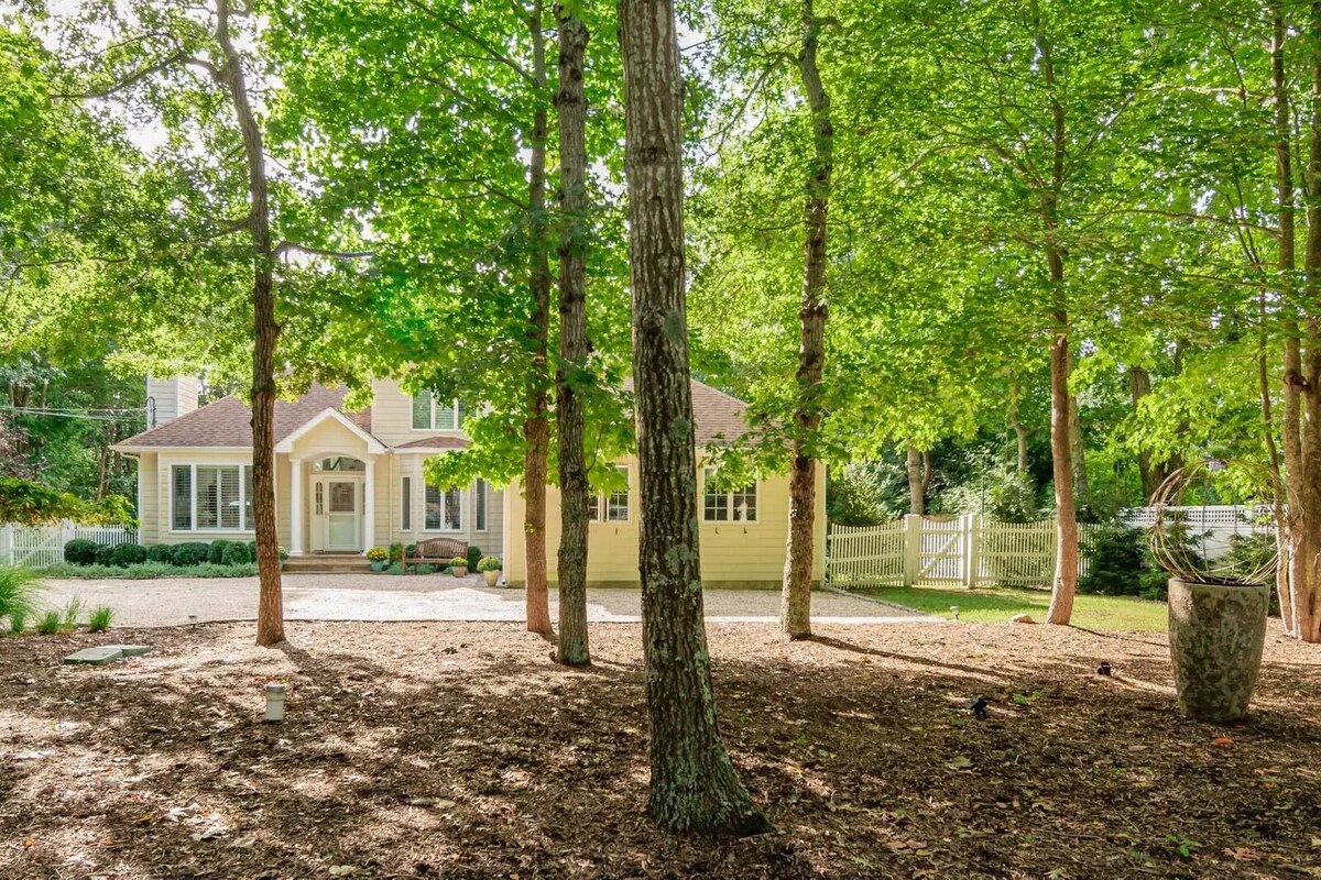 Steps to Bay Beach…Impeccable & Private Oasis Getaway. Newly available.
