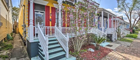 New Orleans Vacation Rental | 2BR | 1BA | Stairs Required to Enter | 1,000 Sq Ft