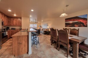 Nice dining area with table for 6 and bar for 4