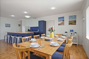 Dining area and breakfast bar