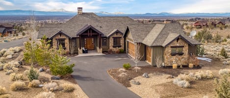 Welcome to your luxe retreat outside of Bend!