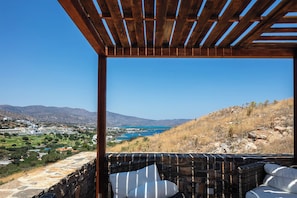 A seating area with a sofa is also available under the pergola.