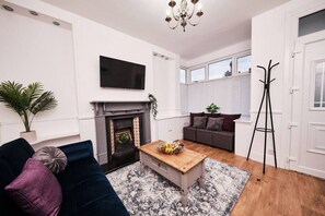 Unwind in style in our cosy living room. Enjoy entertainment on a large smart TV while soaking up the inviting ambiance. With plenty of seating, stylish decor, and a warm atmosphere, it’s the ideal space to relax and make lasting memories.