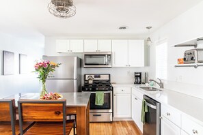 Full kitchen