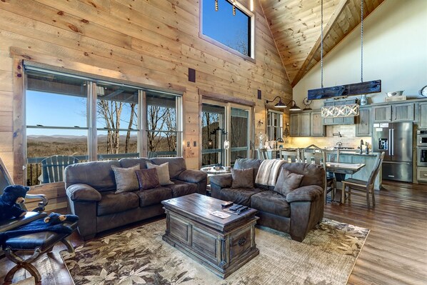 MAIN LVL LIVING RM