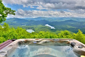 Relaxing hot tub with beautiful mountain view