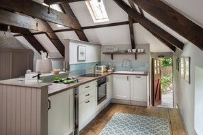 Fully Equipped Shaker Style Kitchen
